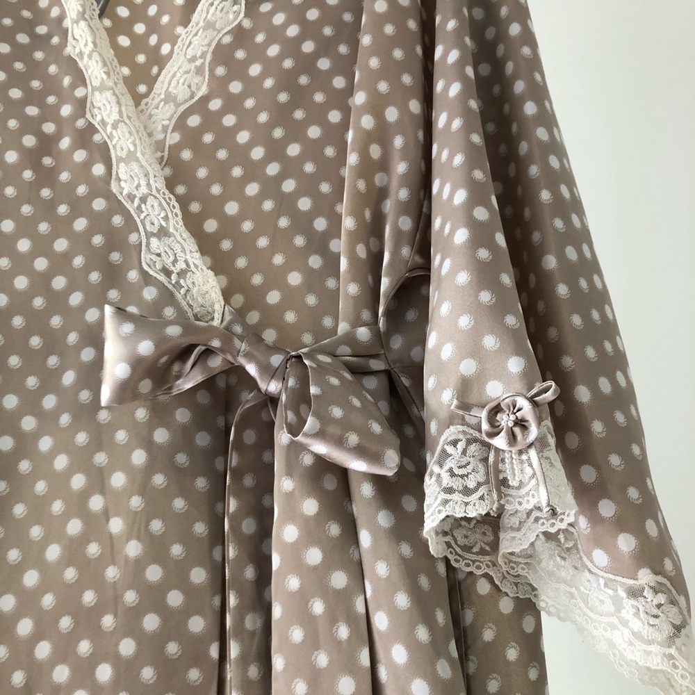 Dior Tan and White Elegant Sleepwear Robe - Picture 3 of 5